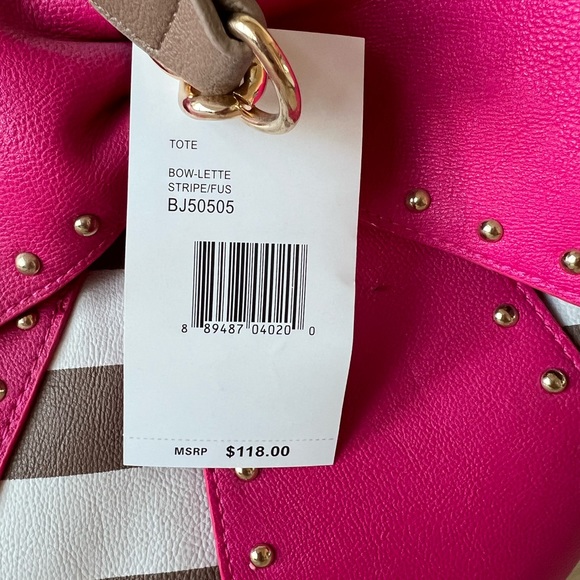 Large Betsey Johnson Designer Handbag. - Picture 4 of 5